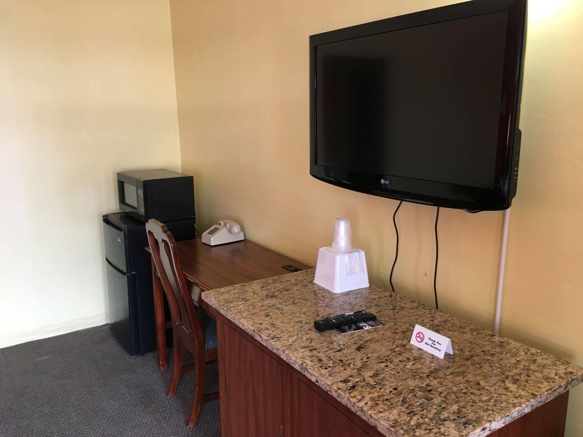 Travel Inn By Oyo Danville Us-29 Ngoại thất bức ảnh